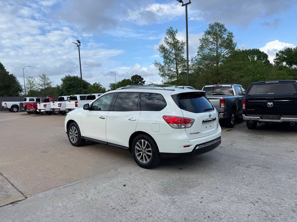 Nissan Pathfinder Vehicle Full-screen Gallery Image 04