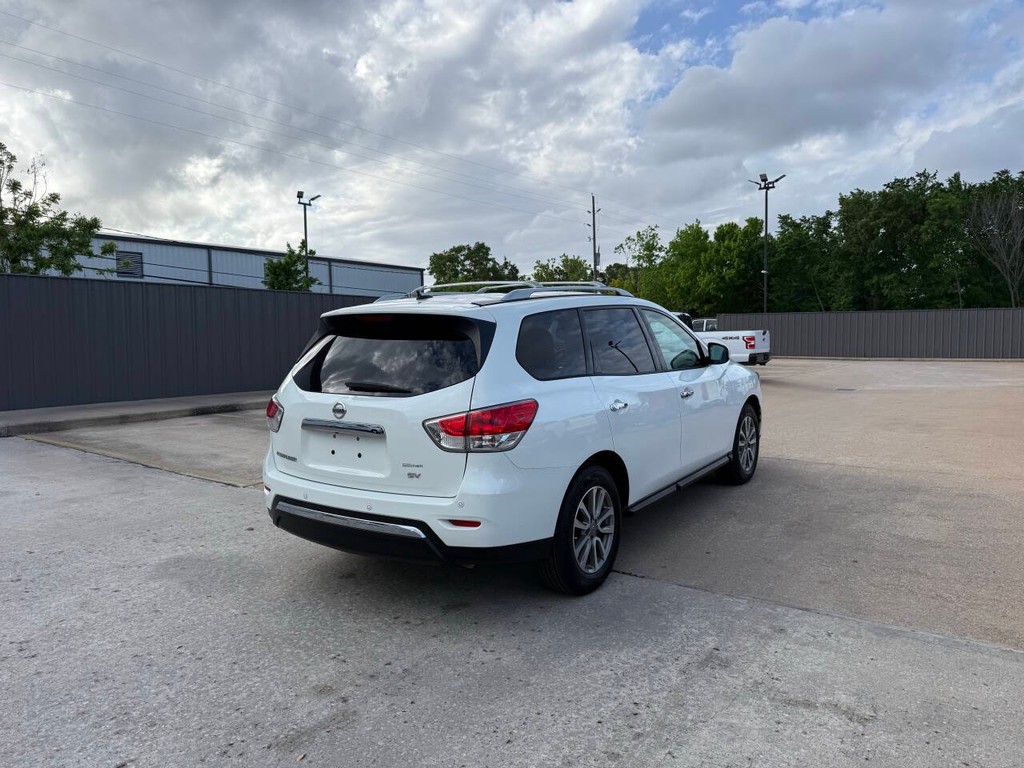 Nissan Pathfinder Vehicle Full-screen Gallery Image 05