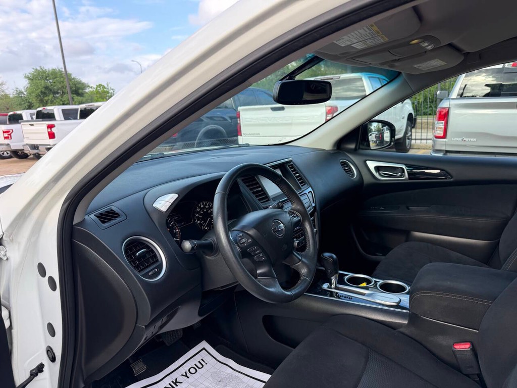 Nissan Pathfinder Vehicle Full-screen Gallery Image 06