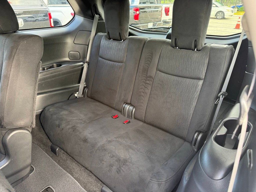 Nissan Pathfinder Vehicle Full-screen Gallery Image 14