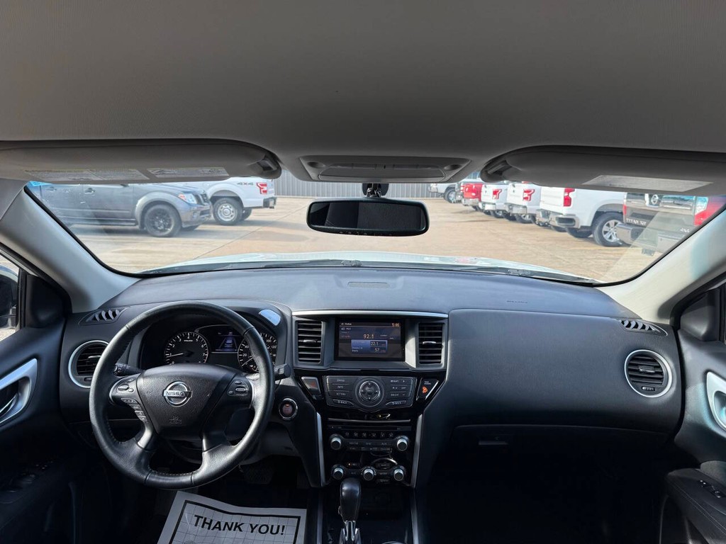 Nissan Pathfinder Vehicle Full-screen Gallery Image 18