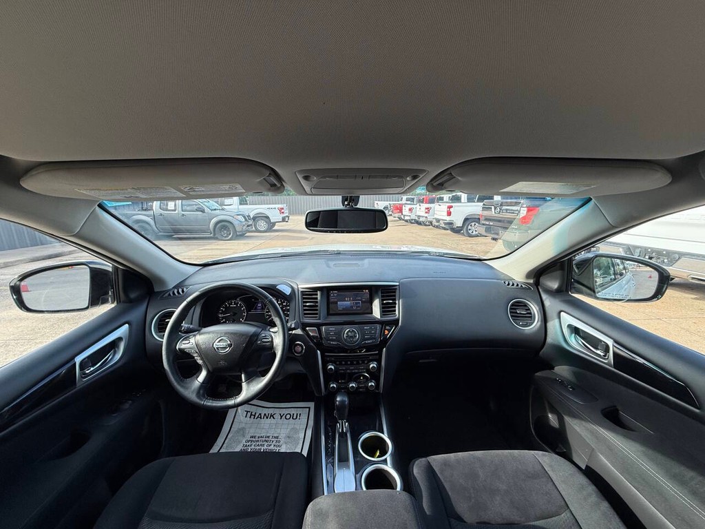 Nissan Pathfinder Vehicle Full-screen Gallery Image 19