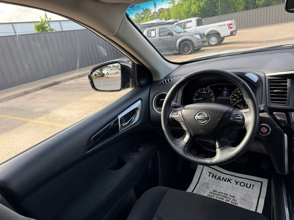 Nissan Pathfinder Vehicle Full-screen Gallery Image 20