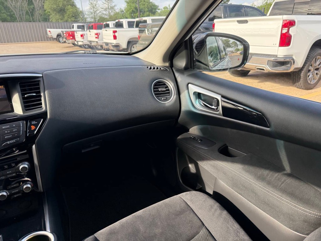 Nissan Pathfinder Vehicle Full-screen Gallery Image 21