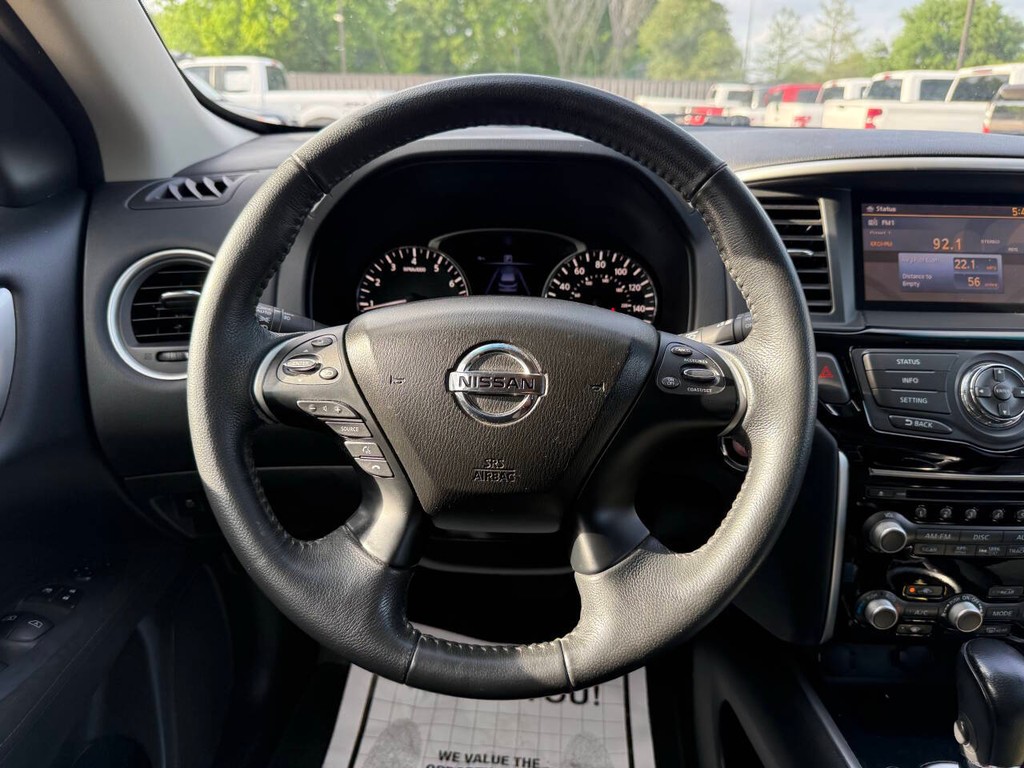 Nissan Pathfinder Vehicle Full-screen Gallery Image 23