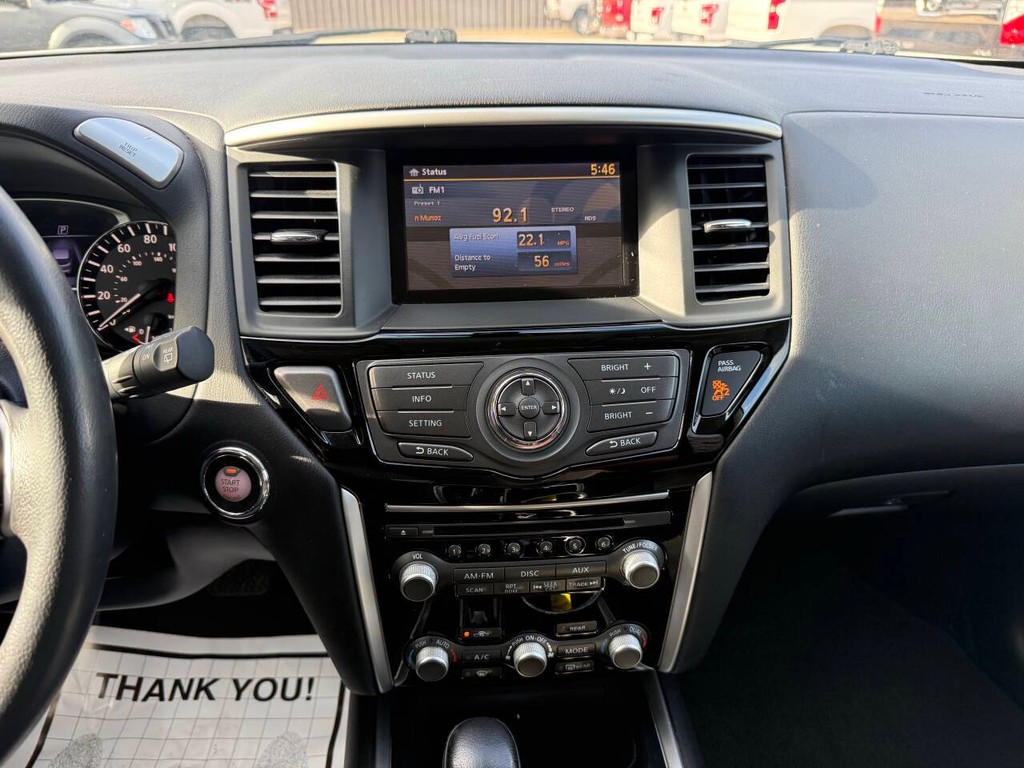 Nissan Pathfinder Vehicle Full-screen Gallery Image 25