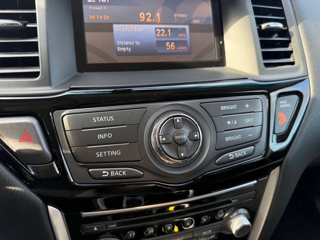 Nissan Pathfinder Vehicle Full-screen Gallery Image 28