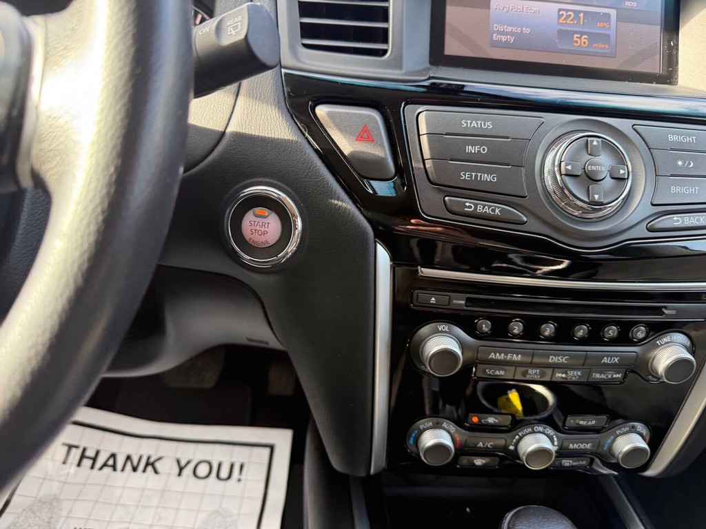 Nissan Pathfinder Vehicle Full-screen Gallery Image 30