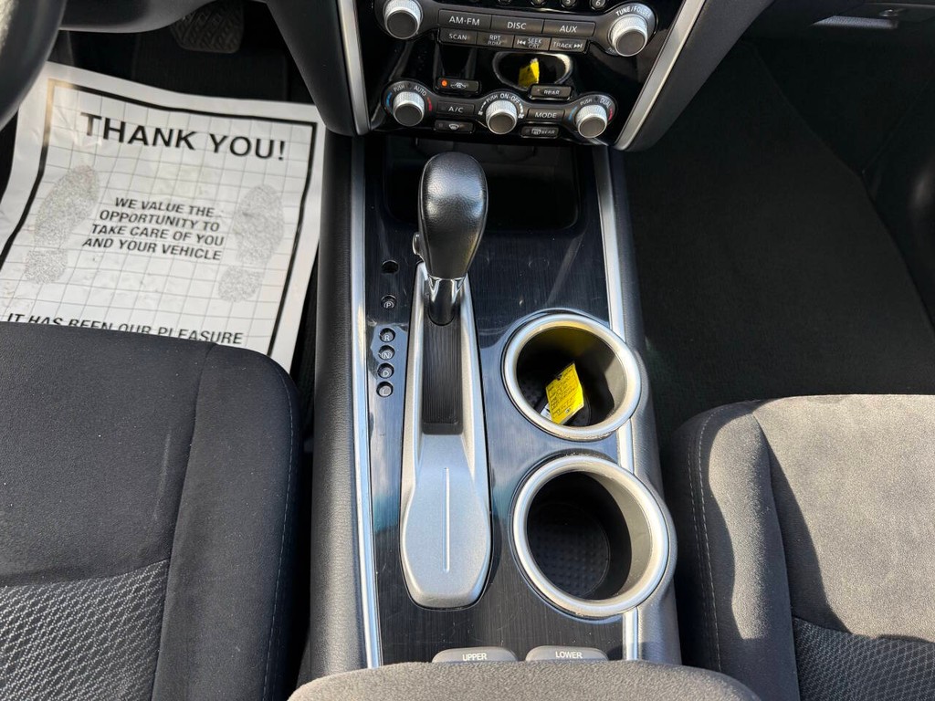 Nissan Pathfinder Vehicle Full-screen Gallery Image 31