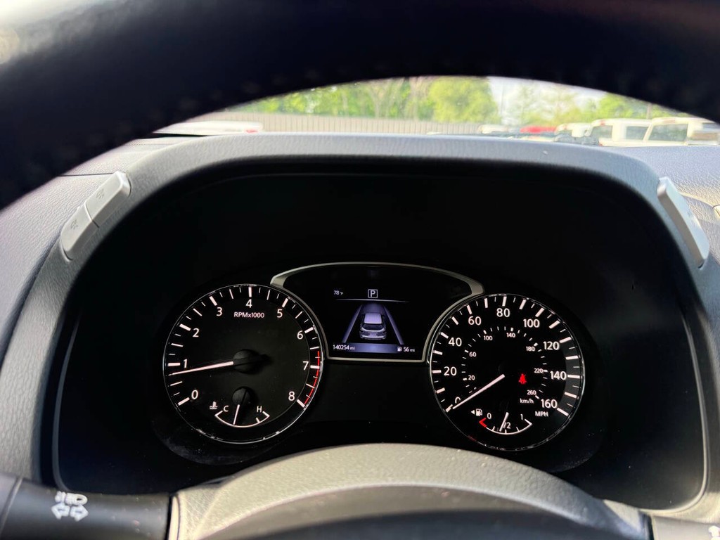 Nissan Pathfinder Vehicle Full-screen Gallery Image 33