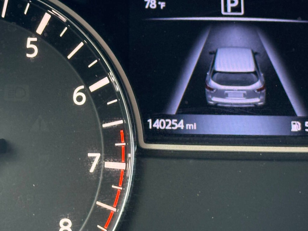 Nissan Pathfinder Vehicle Full-screen Gallery Image 34