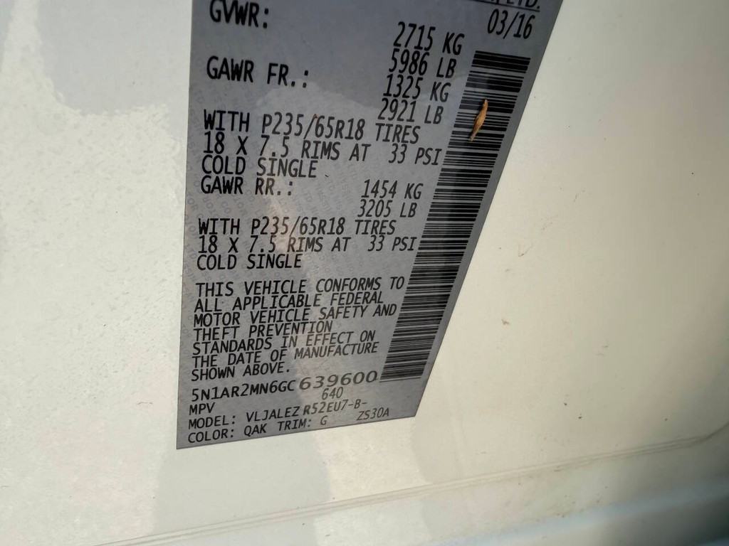 Nissan Pathfinder Vehicle Full-screen Gallery Image 35