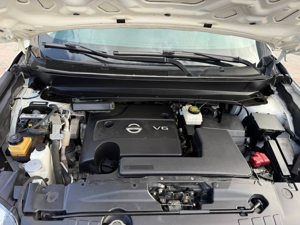 Nissan Pathfinder Vehicle Full-screen Gallery Image 36