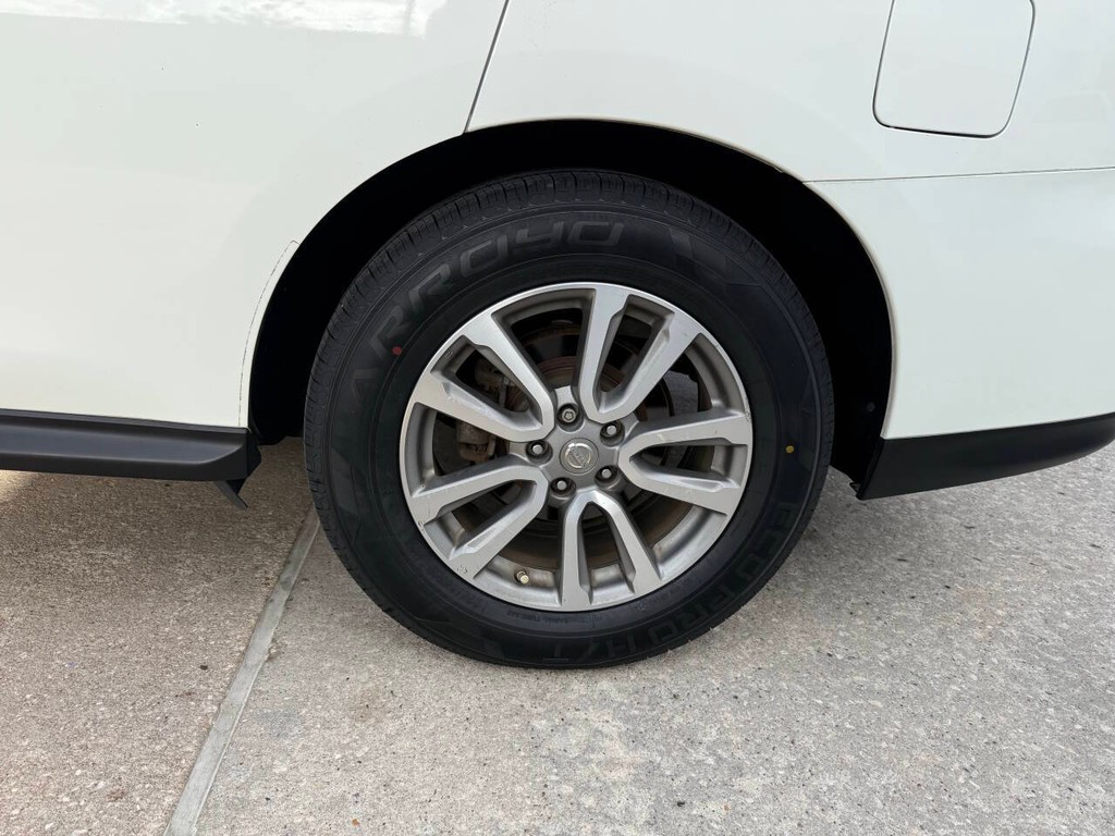 Nissan Pathfinder Vehicle Full-screen Gallery Image 37