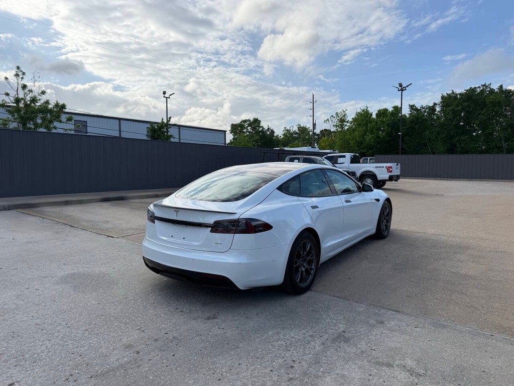 Tesla Model S Vehicle Full-screen Gallery Image 05