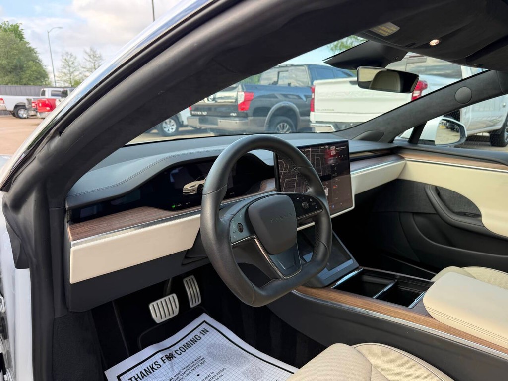 Tesla Model S Vehicle Full-screen Gallery Image 06