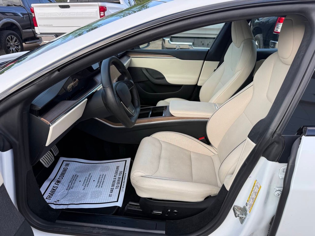 Tesla Model S Vehicle Full-screen Gallery Image 07