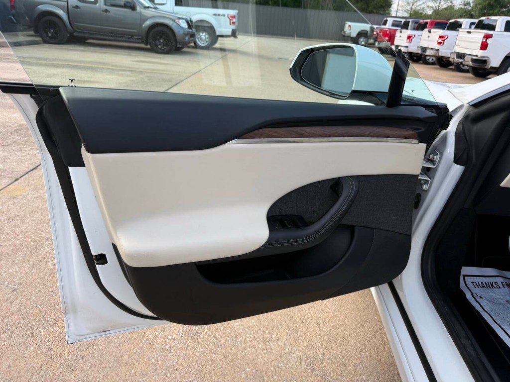 Tesla Model S Vehicle Full-screen Gallery Image 08