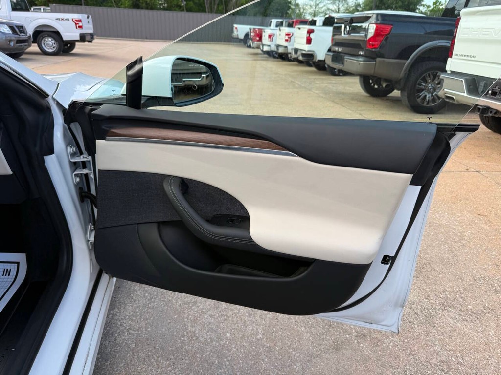 Tesla Model S Vehicle Full-screen Gallery Image 11