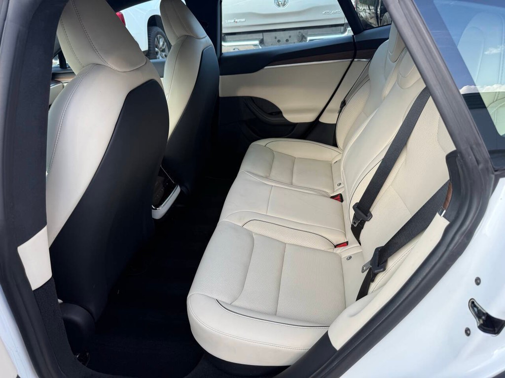 Tesla Model S Vehicle Full-screen Gallery Image 13