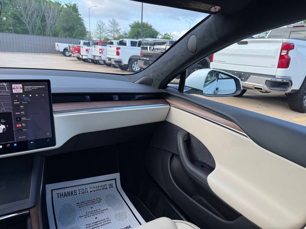 Tesla Model S Vehicle Full-screen Gallery Image 20