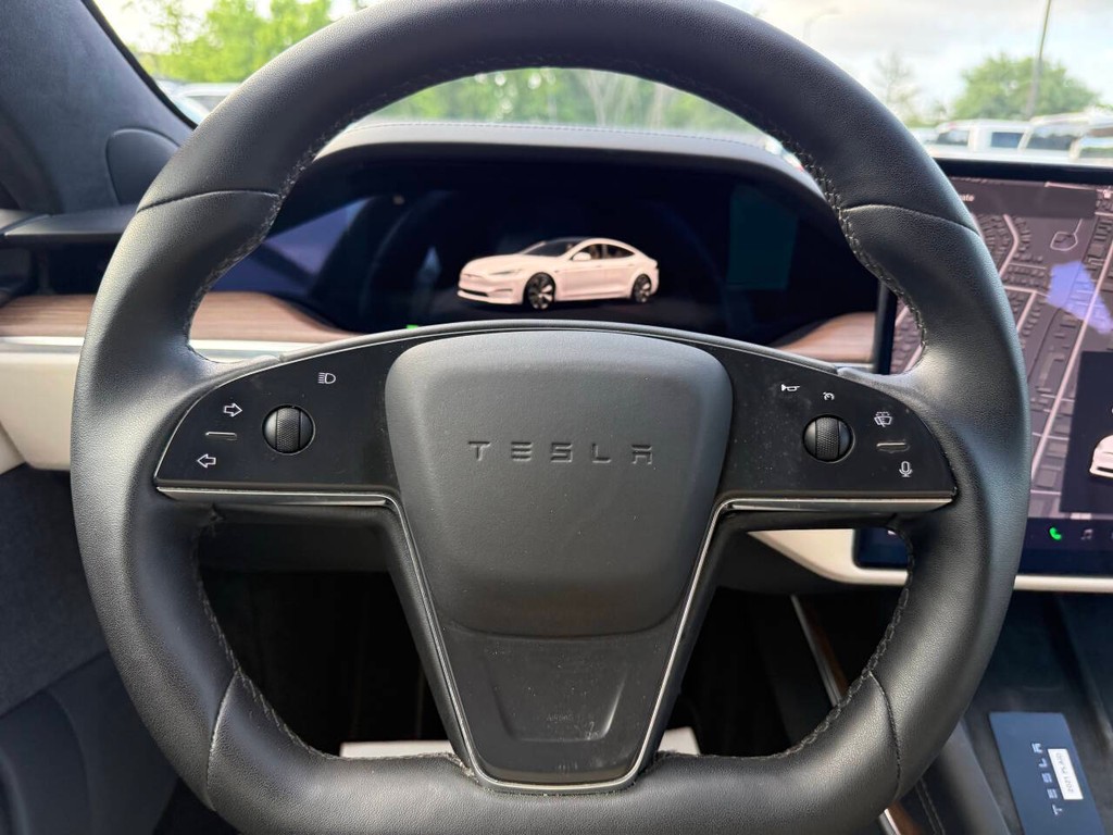 Tesla Model S Vehicle Full-screen Gallery Image 23
