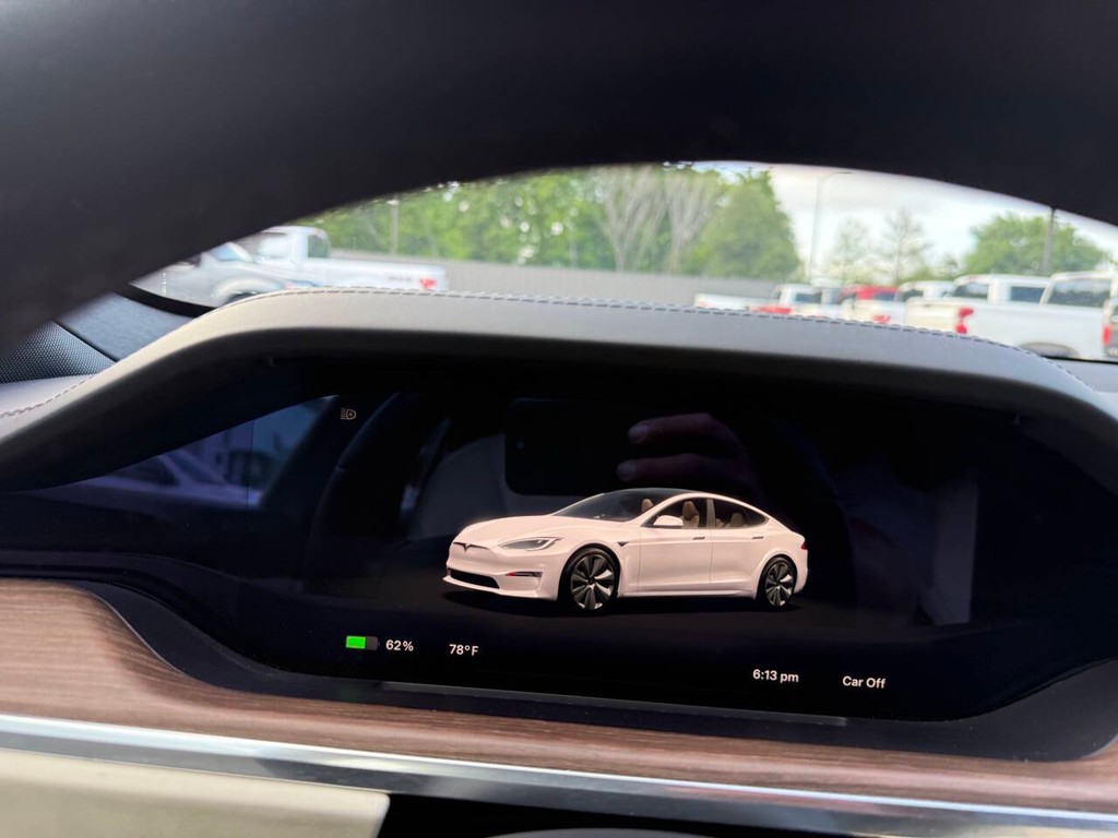 Tesla Model S Vehicle Full-screen Gallery Image 24