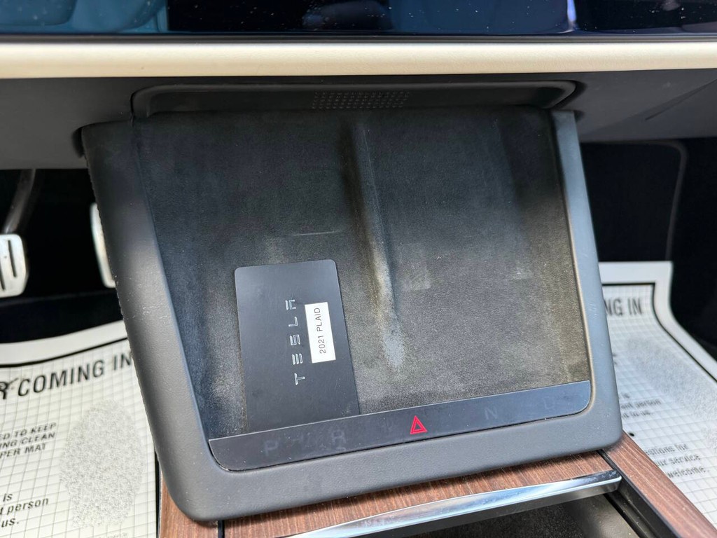 Tesla Model S Vehicle Full-screen Gallery Image 28