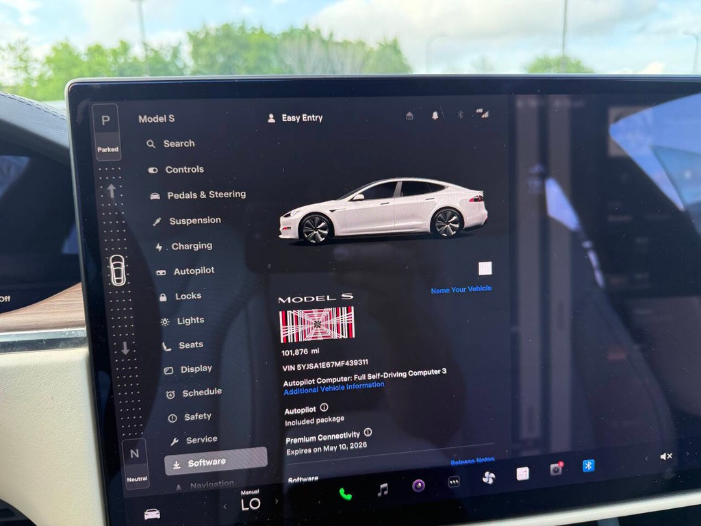 Tesla Model S Vehicle Full-screen Gallery Image 29