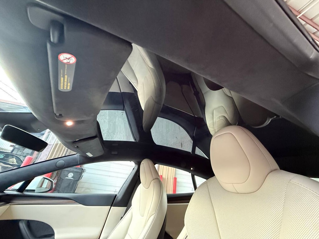 Tesla Model S Vehicle Full-screen Gallery Image 32