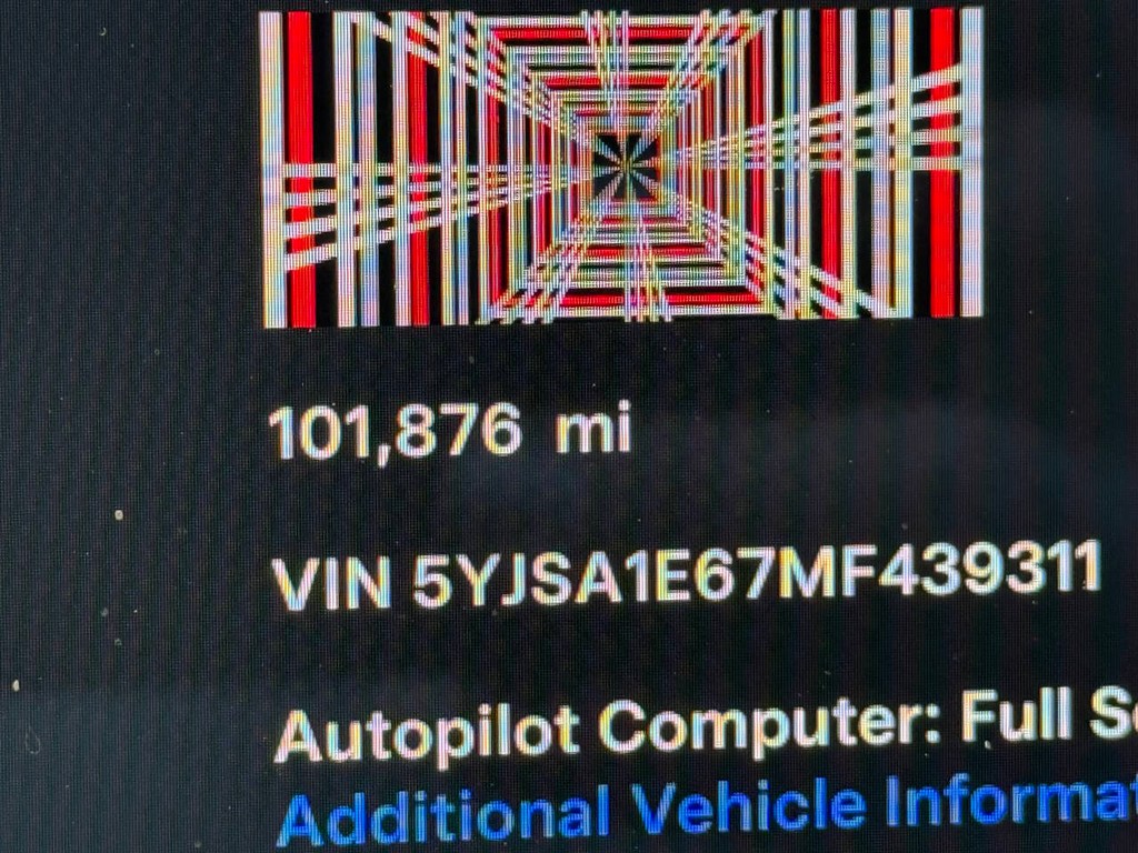 Tesla Model S Vehicle Full-screen Gallery Image 34