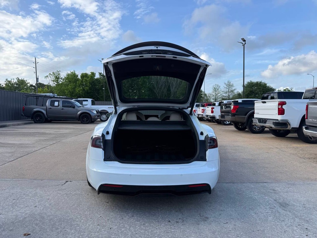 Tesla Model S Vehicle Full-screen Gallery Image 38