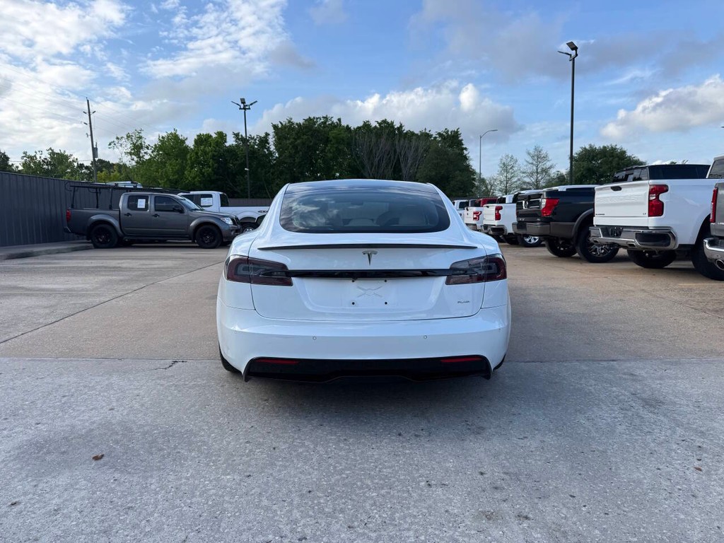 Tesla Model S Vehicle Full-screen Gallery Image 40