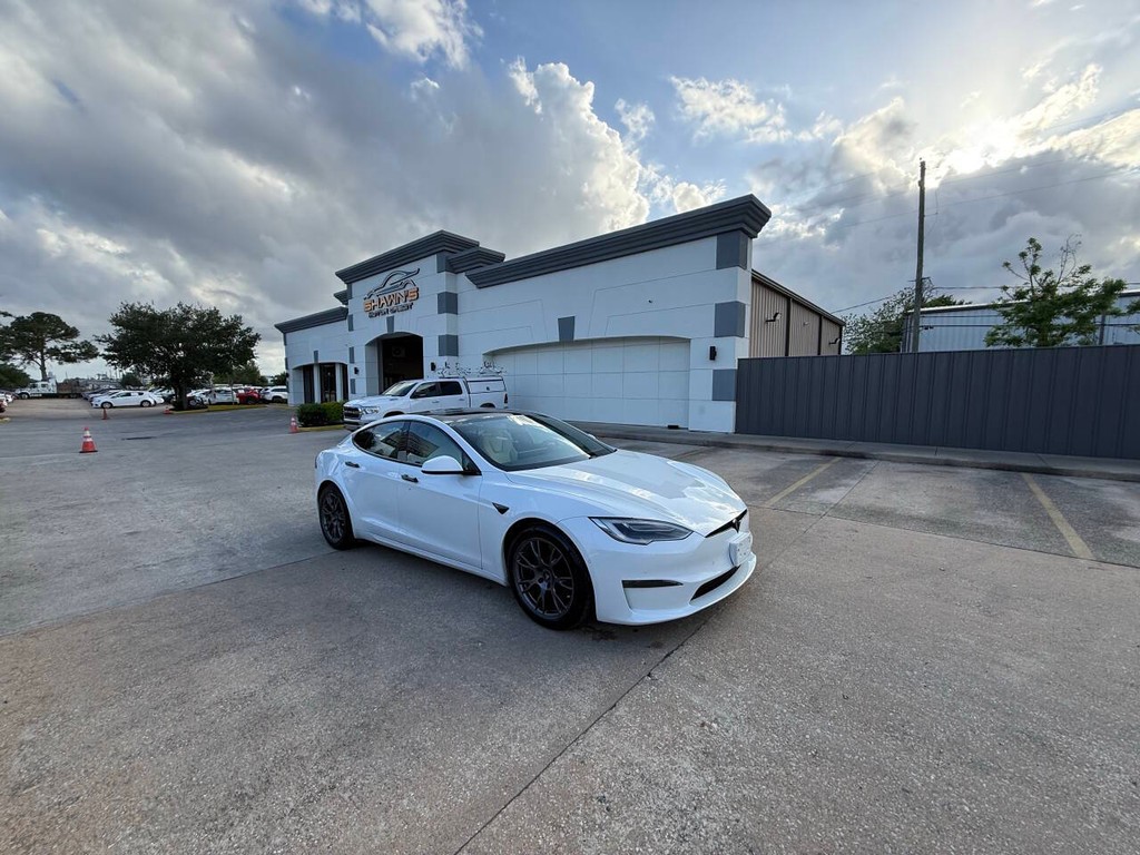 Tesla Model S Vehicle Full-screen Gallery Image 45