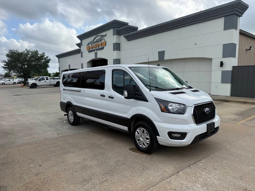 Ford Transit Passenger Wagon Vehicle Full-screen Gallery Image 02