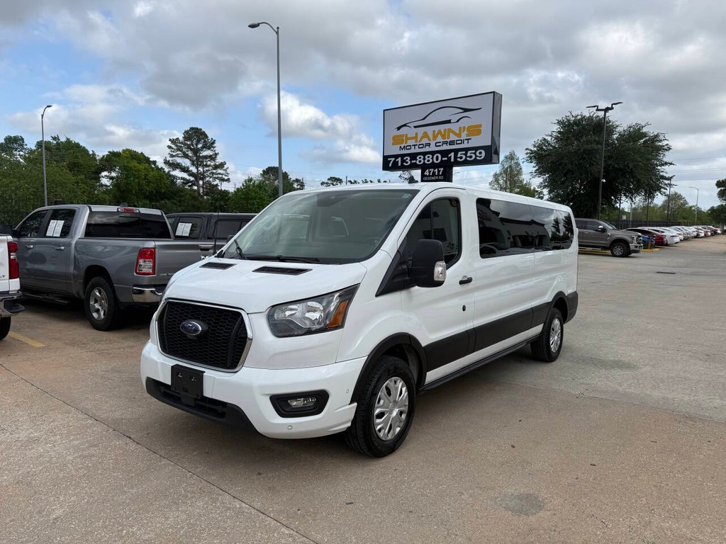 Ford Transit Passenger Wagon Vehicle Full-screen Gallery Image 03