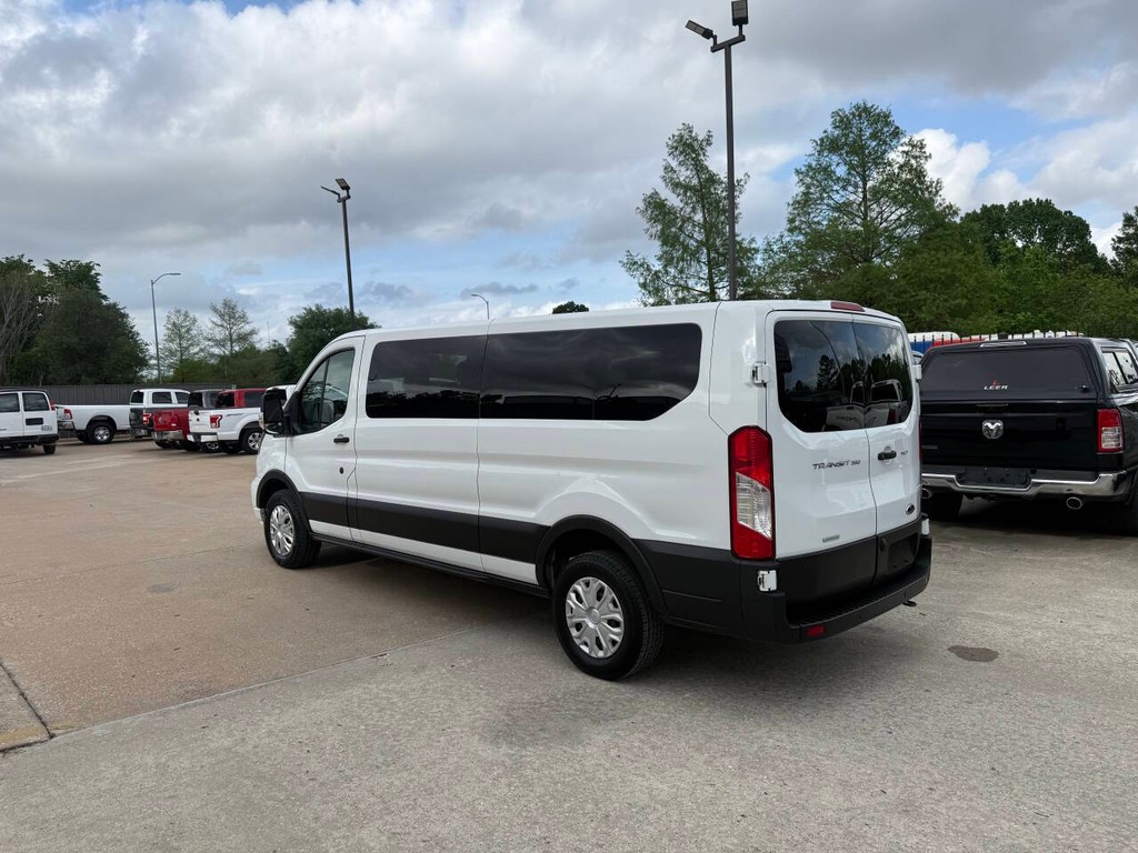 Ford Transit Passenger Wagon Vehicle Full-screen Gallery Image 04