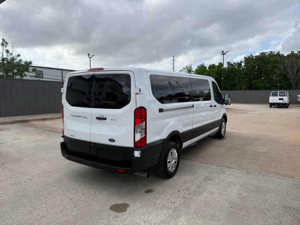 Ford Transit Passenger Wagon Vehicle Full-screen Gallery Image 05