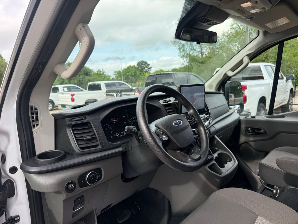 Ford Transit Passenger Wagon Vehicle Full-screen Gallery Image 06