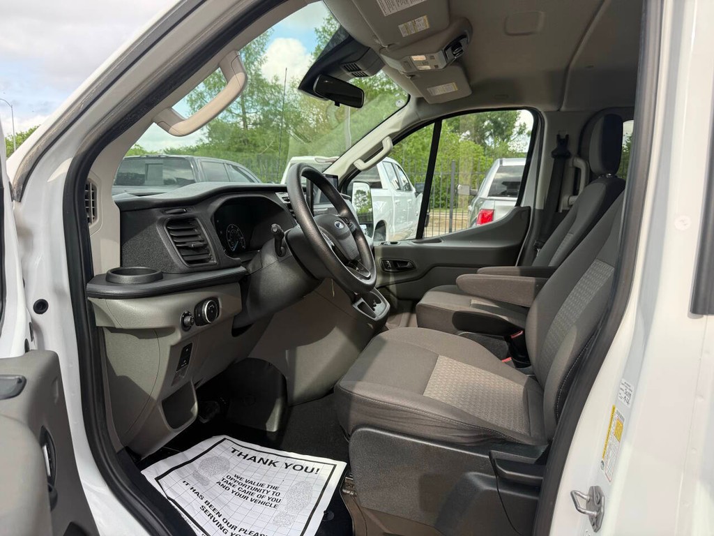 Ford Transit Passenger Wagon Vehicle Full-screen Gallery Image 07