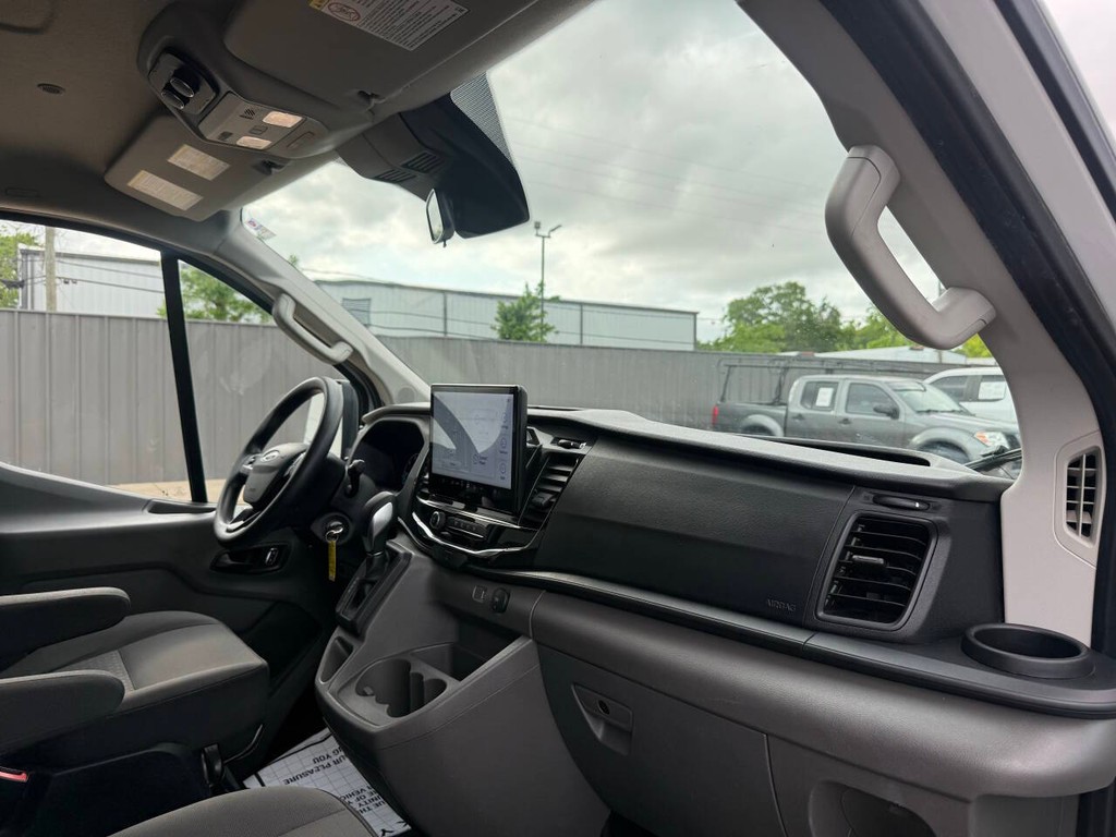 Ford Transit Passenger Wagon Vehicle Full-screen Gallery Image 09