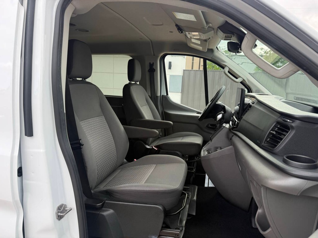 Ford Transit Passenger Wagon Vehicle Full-screen Gallery Image 10