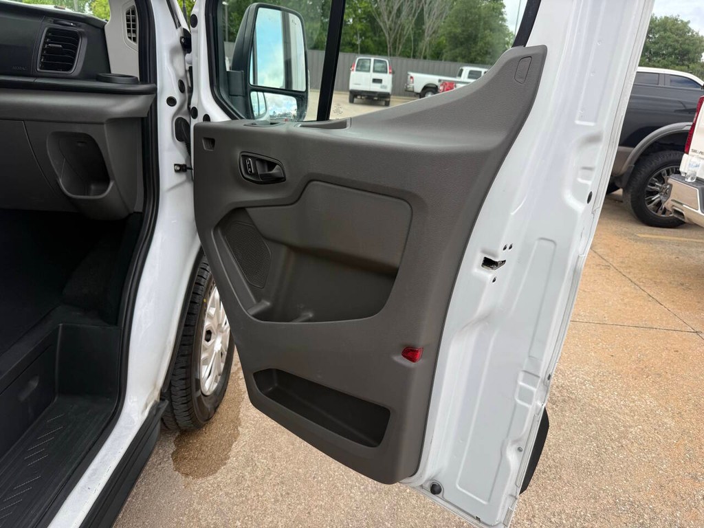 Ford Transit Passenger Wagon Vehicle Full-screen Gallery Image 11