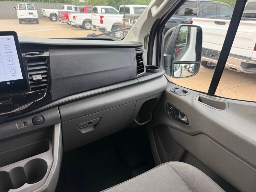 Ford Transit Passenger Wagon Vehicle Full-screen Gallery Image 15