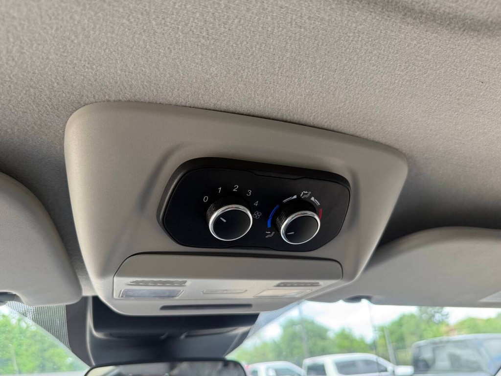 Ford Transit Passenger Wagon Vehicle Full-screen Gallery Image 23