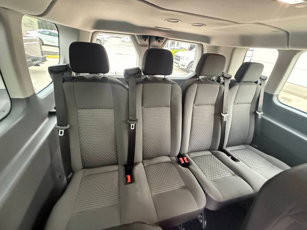 Ford Transit Passenger Wagon Vehicle Full-screen Gallery Image 27