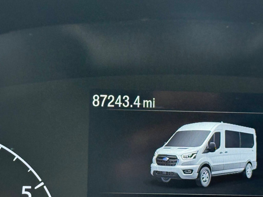 Ford Transit Passenger Wagon Vehicle Full-screen Gallery Image 29