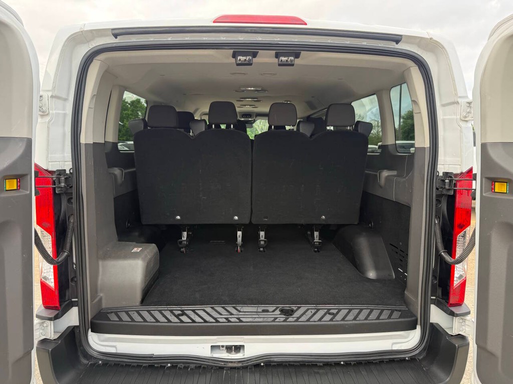 Ford Transit Passenger Wagon Vehicle Full-screen Gallery Image 35