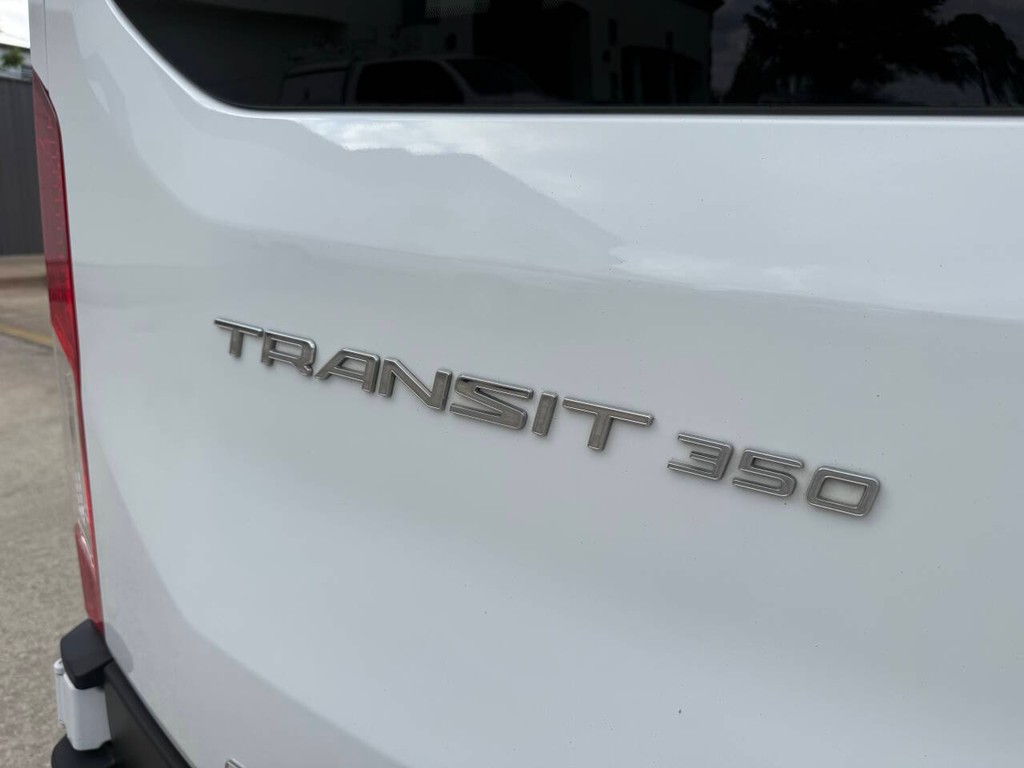 Ford Transit Passenger Wagon Vehicle Full-screen Gallery Image 36