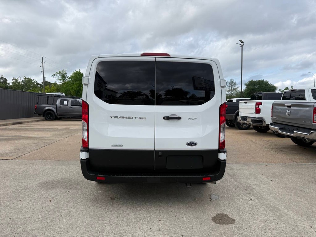 Ford Transit Passenger Wagon Vehicle Full-screen Gallery Image 37